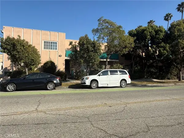 1902 Arizona, Santa Monica, CA 90404