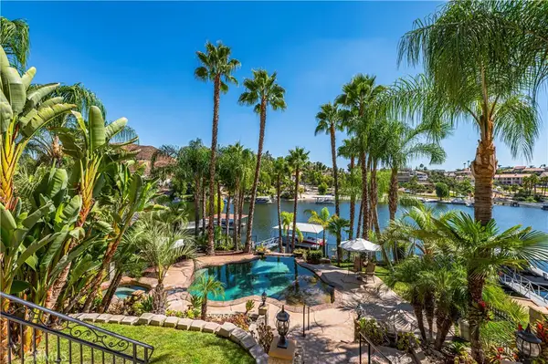 22166 W San Joaquin Drive W, Canyon Lake, CA 92587