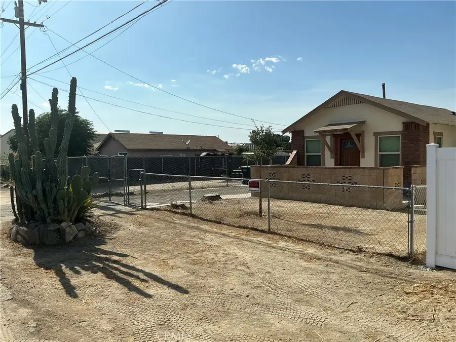 723 W 9th, San Jacinto, CA 92582 - #2