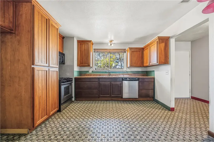 11273 Hesperia Road, Hesperia, CA 92345 - #2