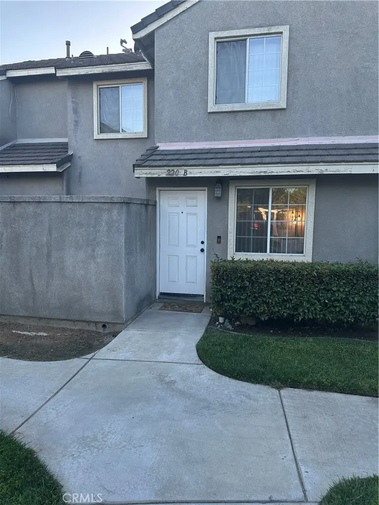 220 W Walnut #B, Rialto, CA 92376 - #2