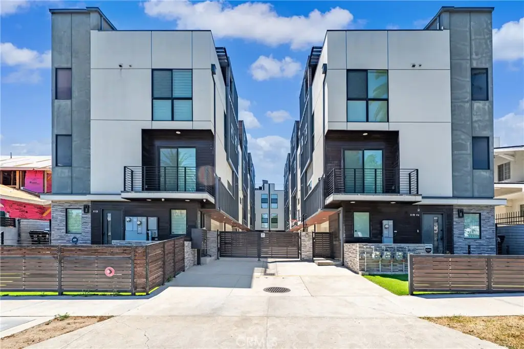 113 1/2 N Manhattan, Los Angeles, CA 90004 - #1