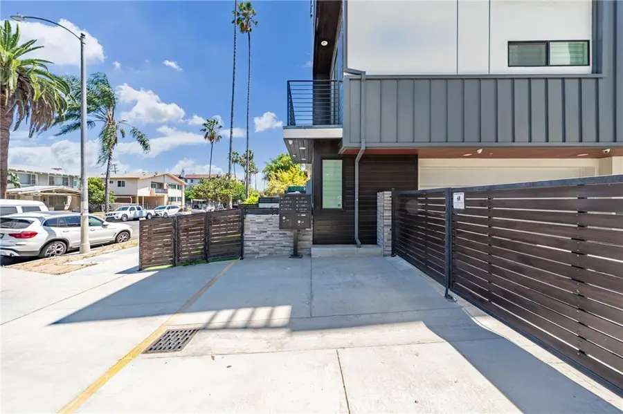 113 1/2 N Manhattan, Los Angeles, CA 90004 - #2