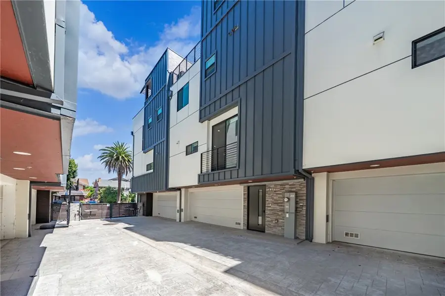 113 1/2 N Manhattan, Los Angeles, CA 90004 - #3