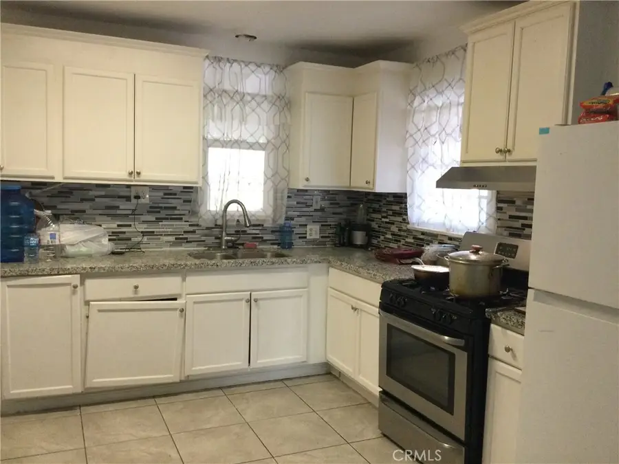332 W 11th, Perris, CA 92570 - #3