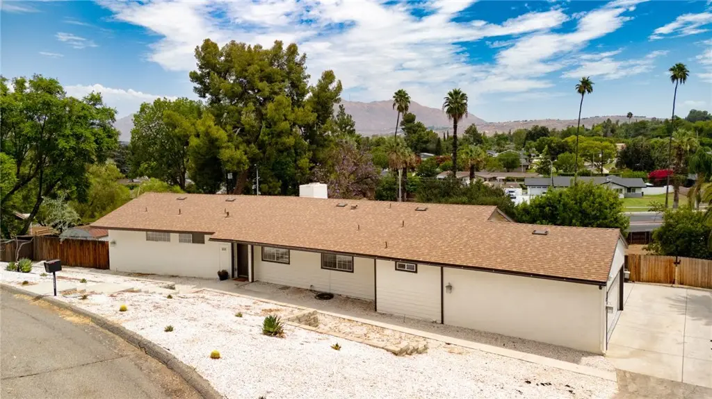 2128 Oak Crest, Riverside, CA 92506 - #1