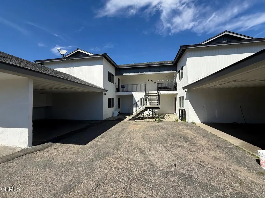 209 W Santa Barbara Street, Santa Paula, CA 93060 - #1