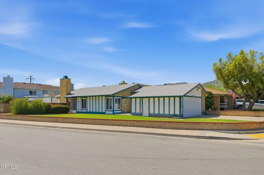 110 Vela Court, Santa Paula, CA 93060 - #2