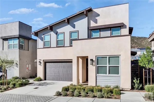 15946 Caterpillar, Fontana, CA 92336