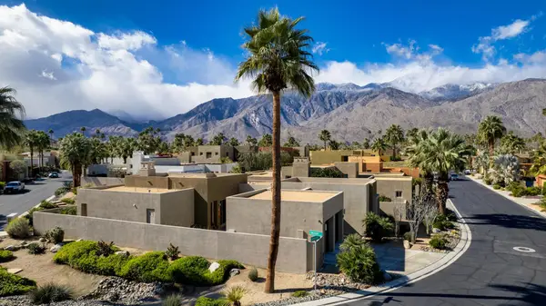 3013 Candlelight Lane, Palm Springs, CA 92264