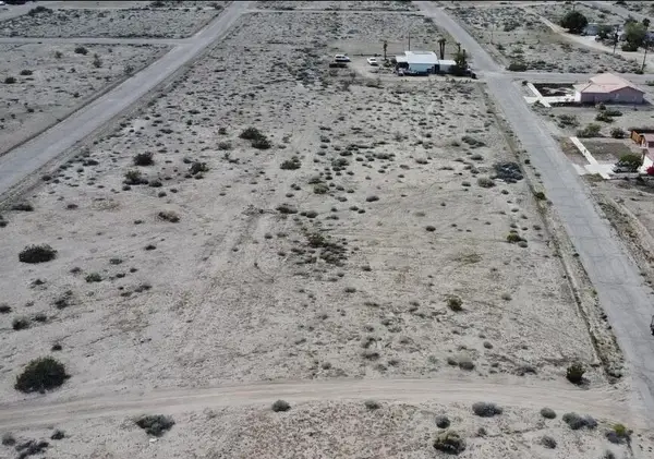 2470 Shore Life Avenue, Thermal, CA 92274