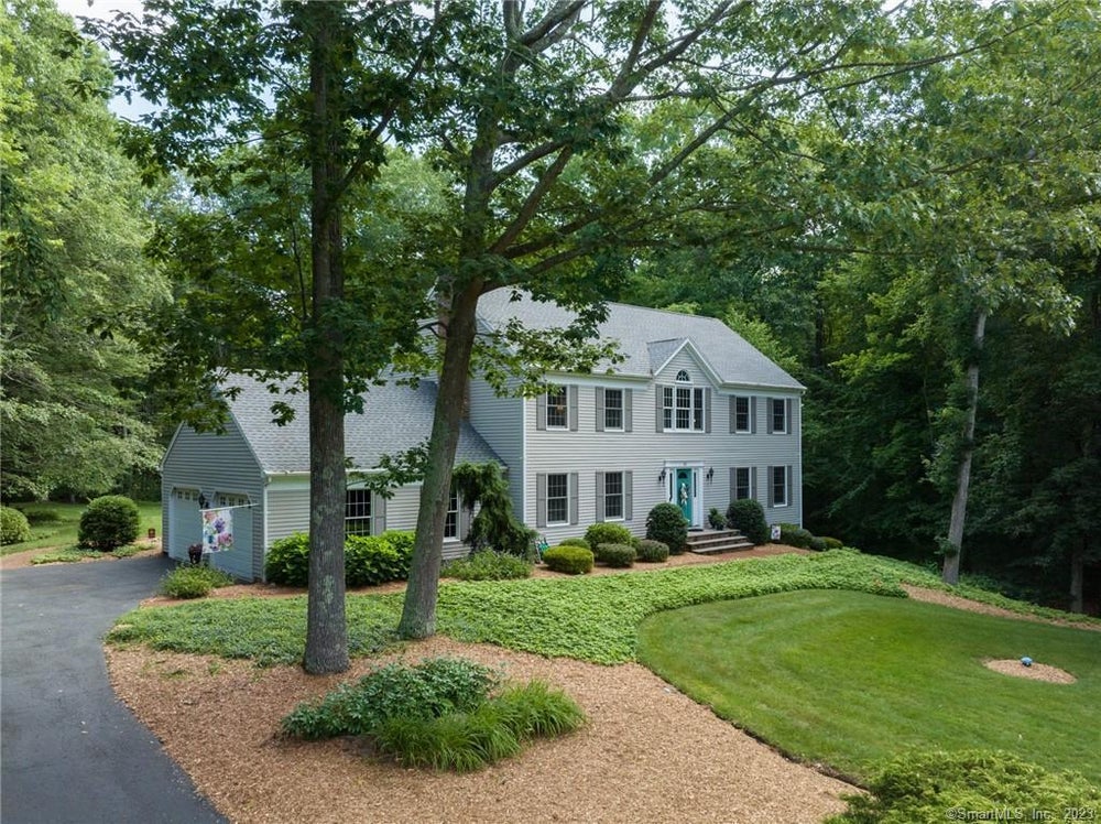 50 Beacon Hill Drive, Southbury, CT 06488 BHGRE