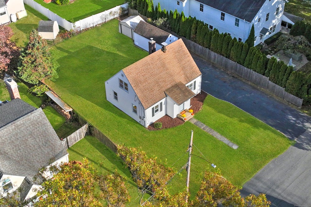 200 Henry Street, Fairfield, CT 06824 BHGRE