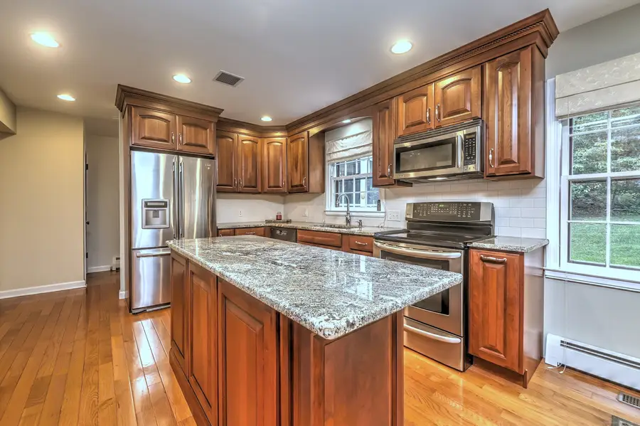 19 Carriage Drive, Oxford, CT 06478 - Image #3