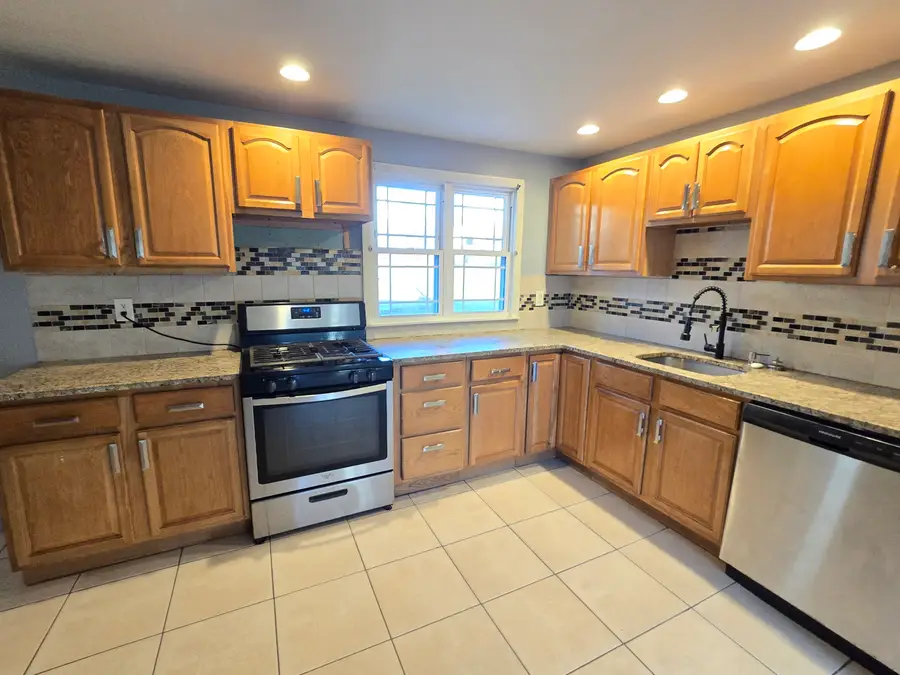 207 Arnold Drive, East Hartford, CT 06108 - Image #2