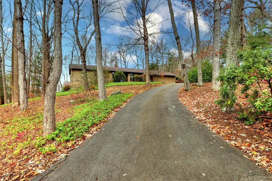 70 Woodfield Road, Woodbridge, CT 06525 - Image #2