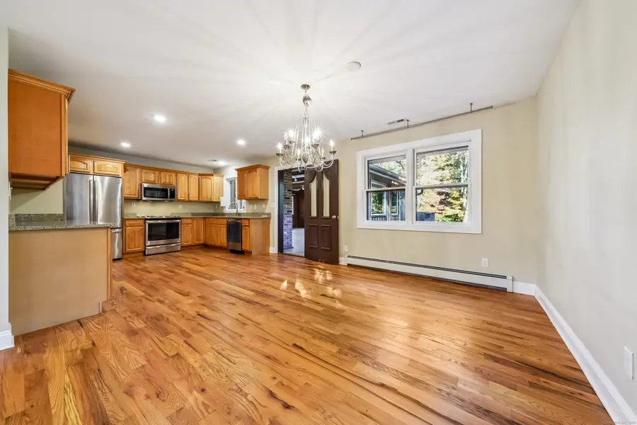 32 Thistle Road, Norwalk, CT 06851 - Image #3