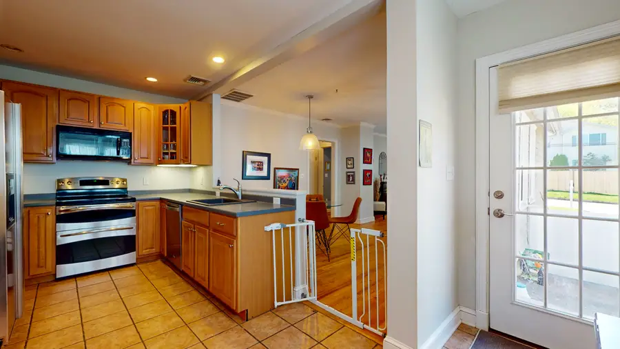 21 Nichols Avenue, Stamford, CT 06905 - Image #2