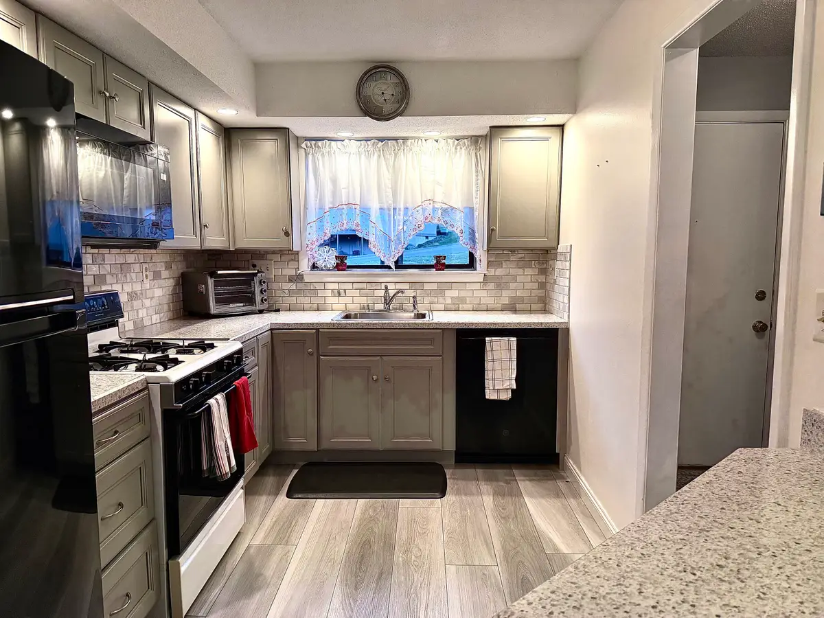 43 Brockton Court #43, Beacon Falls, CT 06403 - Image #1