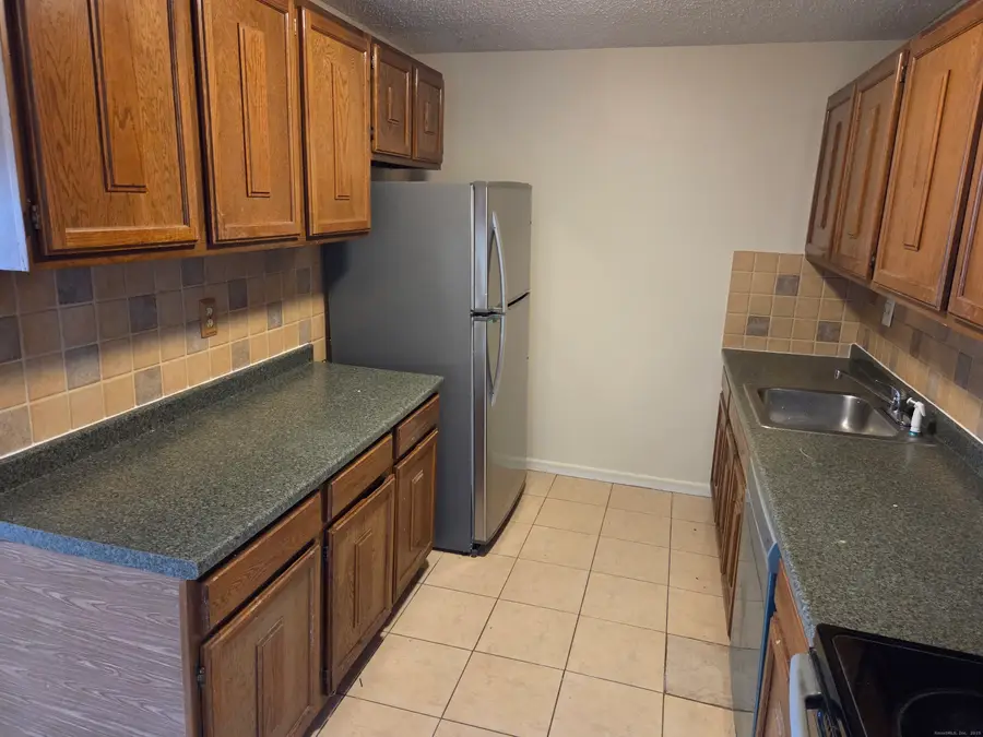 100 Kane Street #APT D10, West Hartford, CT 06119 - Image #2