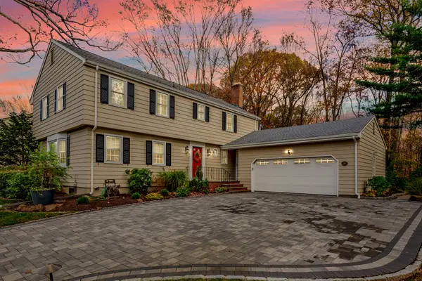 56 Fox Chase Lane, West Hartford, CT 06107