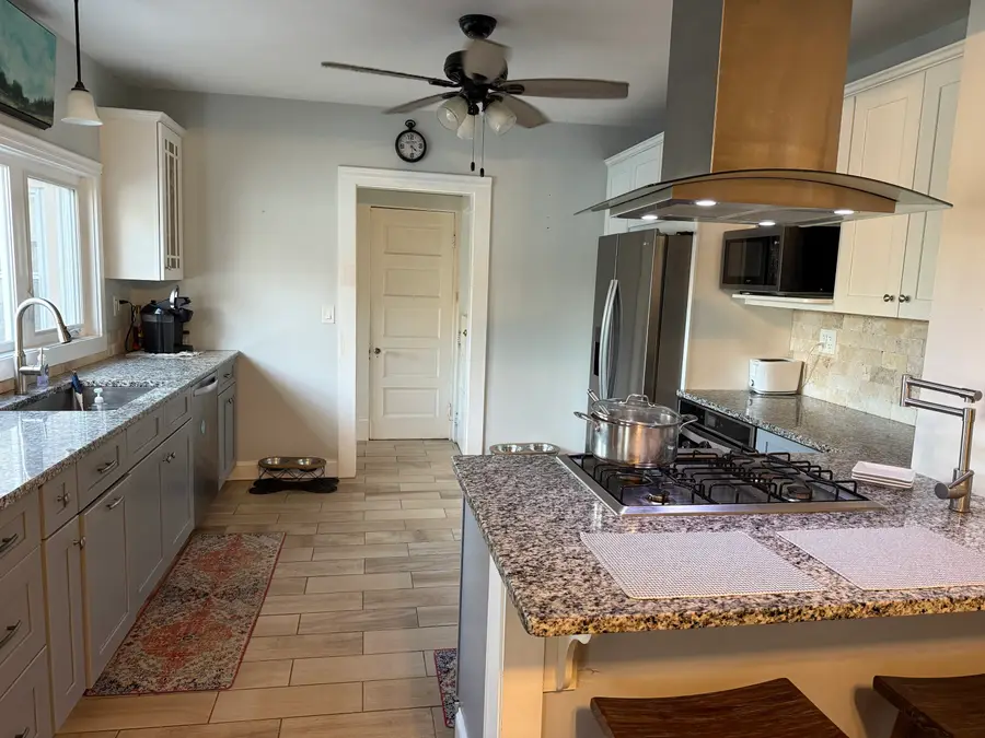 16 Bellevue Place, New London, CT 06320 - Image #2