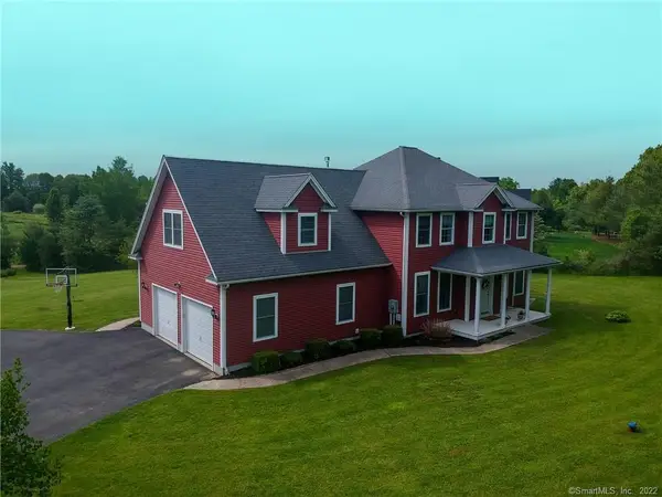 432 Quassapaug Road, Woodbury, CT 06798