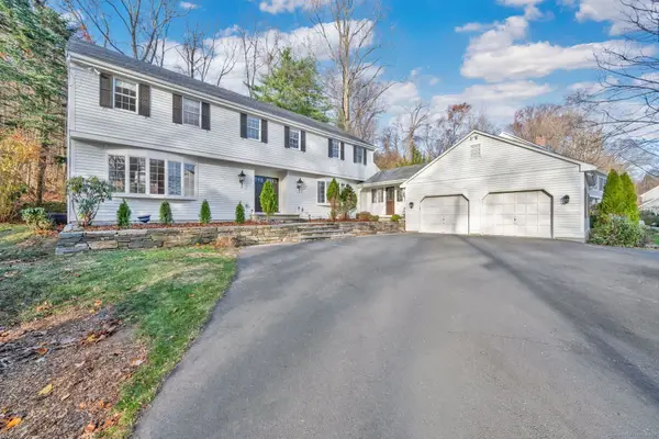 75 Arlen Way, West Hartford, CT 06117