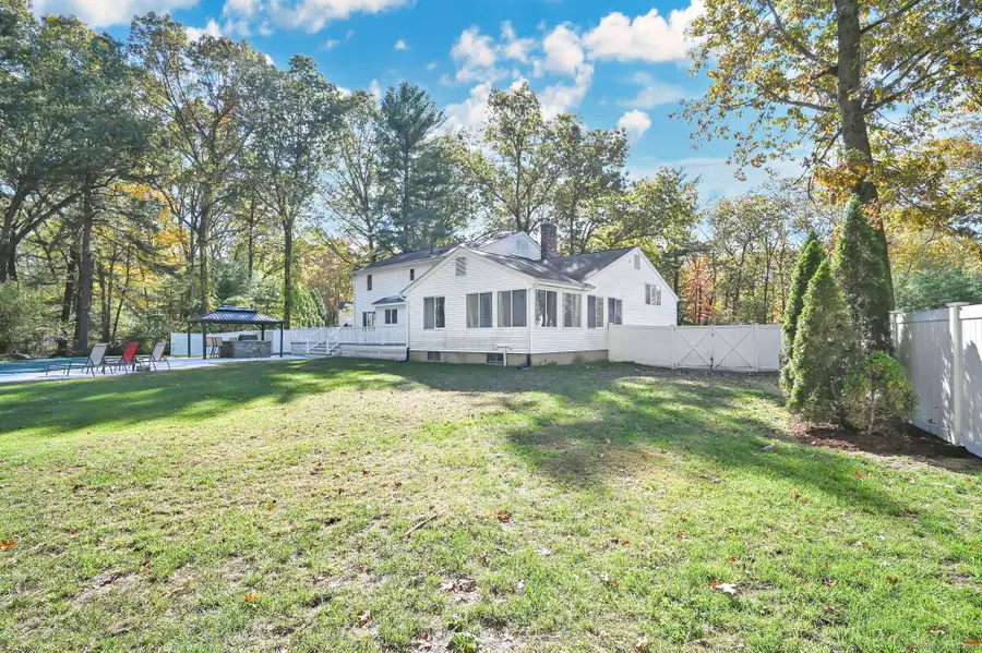 129 Hollow Brook Road, Windsor, CT 06095 - Image #3