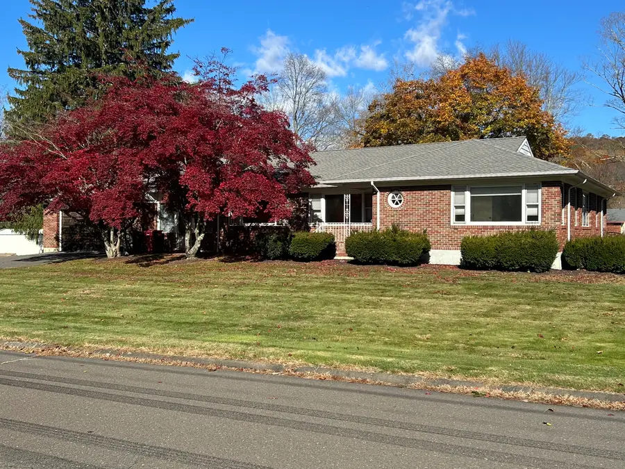 43 Margaret Circle, Naugatuck, CT 06770 - Image #2