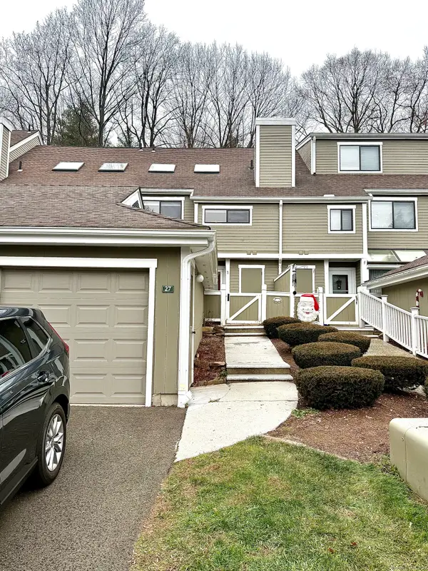 27 Country Walk #27, Shelton, CT 06484