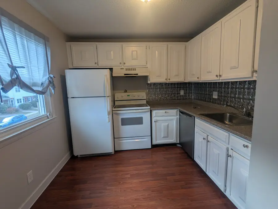 4 Bradley Circle #D, Enfield, CT 06082 - Image #2