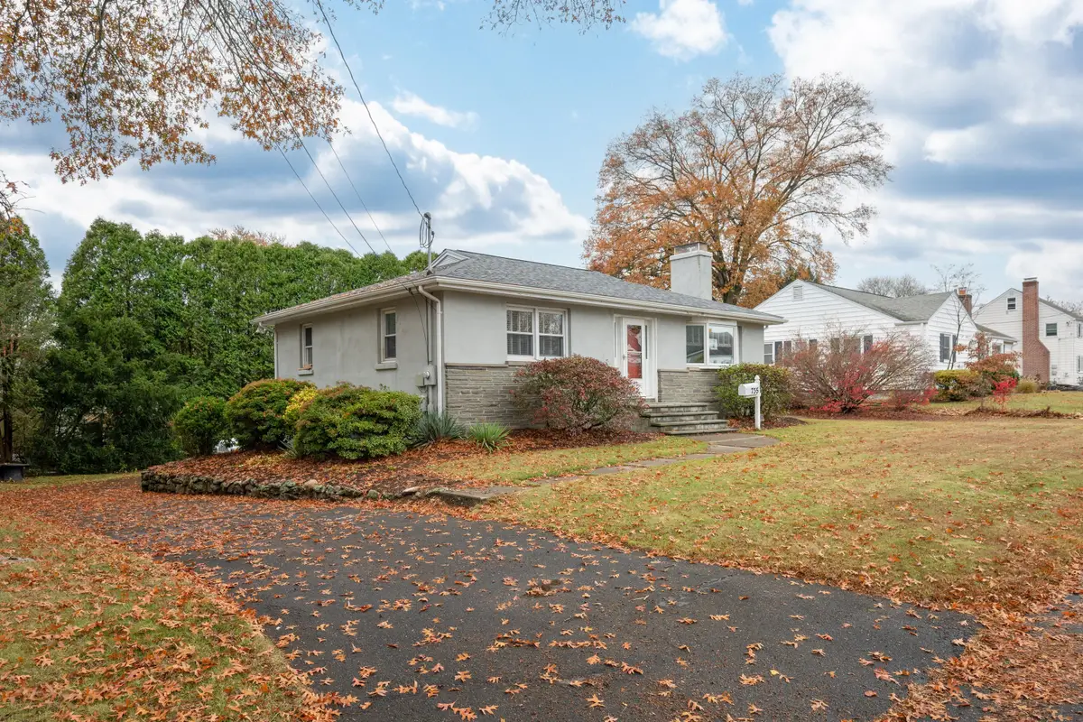 735 Chickadee Lane, Stratford, CT 06614 - Image #1