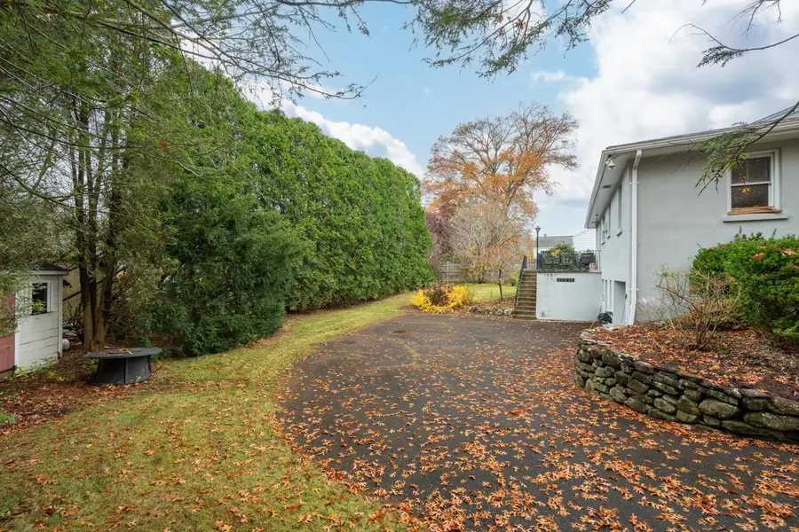 735 Chickadee Lane, Stratford, CT 06614 - Image #3