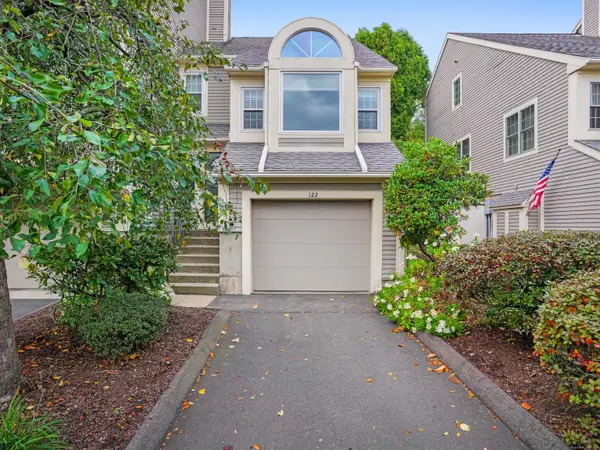 122 Paugusett Circle #122, Trumbull, CT 06611