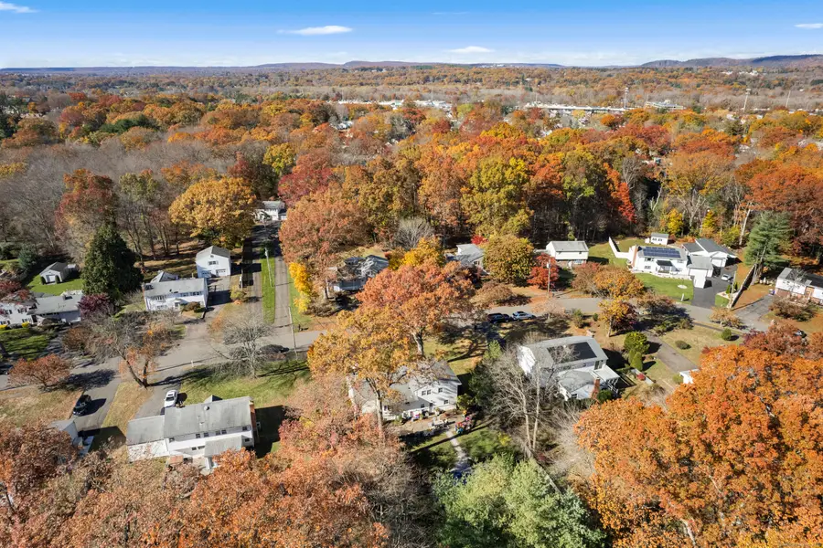 28 Fallon Drive, North Haven, CT 06473 - Image #3