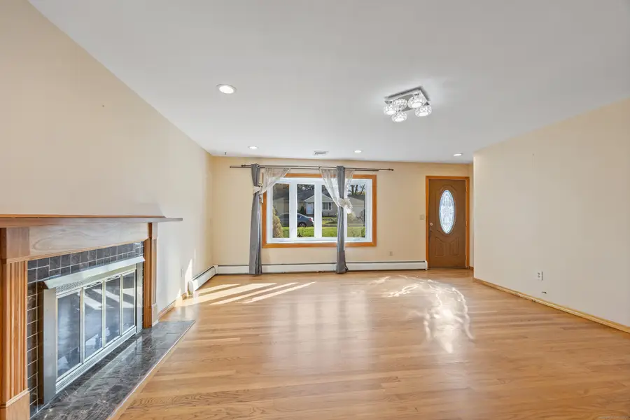 19 Heath Court, Cheshire, CT 06410 - Image #3