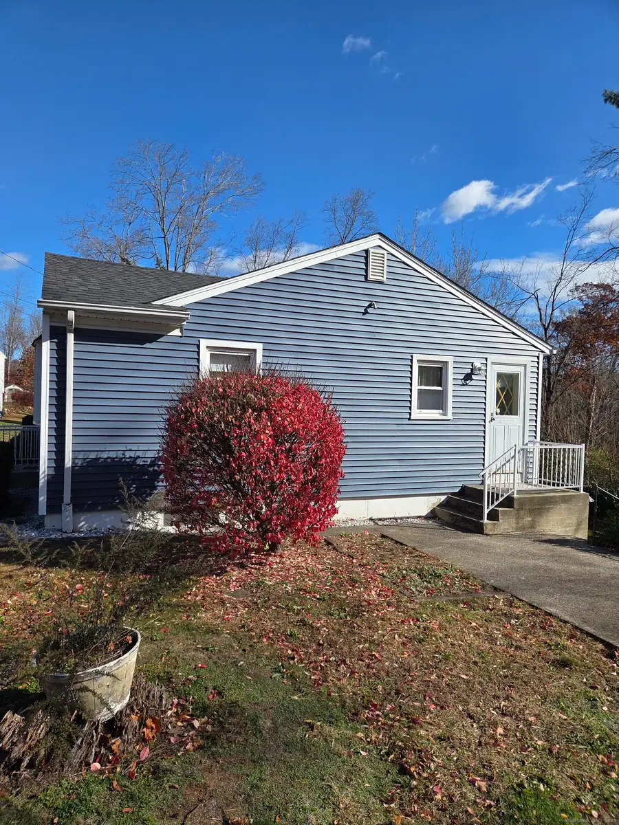 8 Circle Drive, East Haven, CT 06513 - Image #3