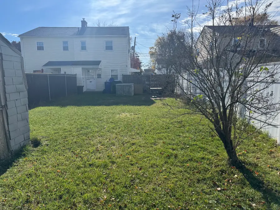 209 Mcgrath Court, Stratford, CT 06615 - Image #2