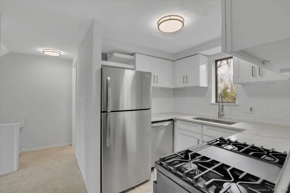 3 Trolley Crossing Lane #3, Middletown, CT 06457 - Image #1