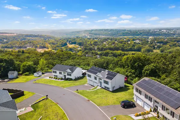 44 Shadybrook Lane, Waterbury, CT 06706