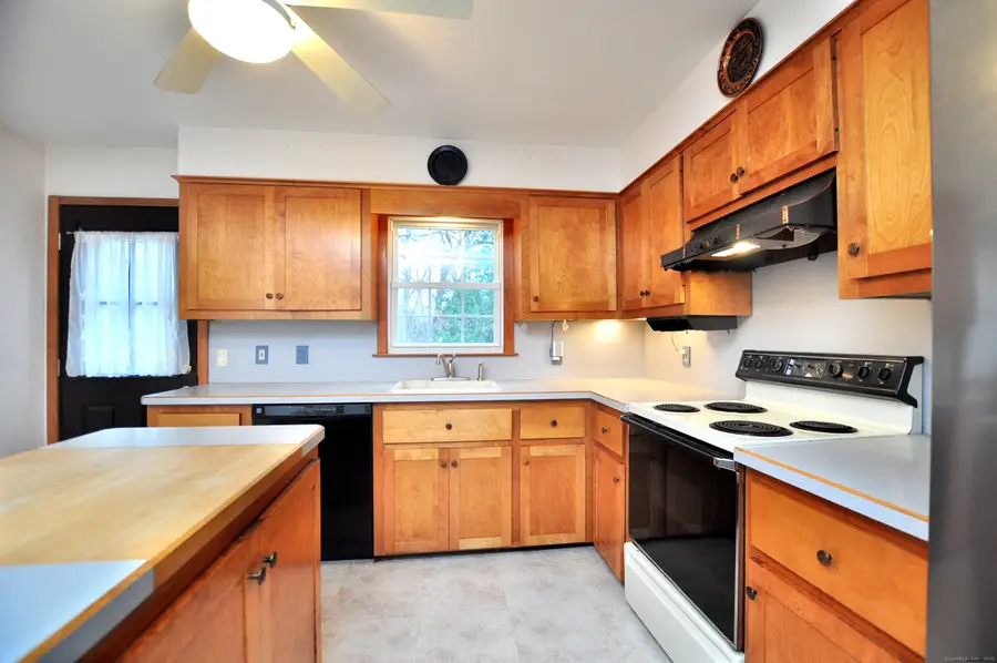 913 Jeremy Swamp Road, Southbury, CT 06488 - Image #3