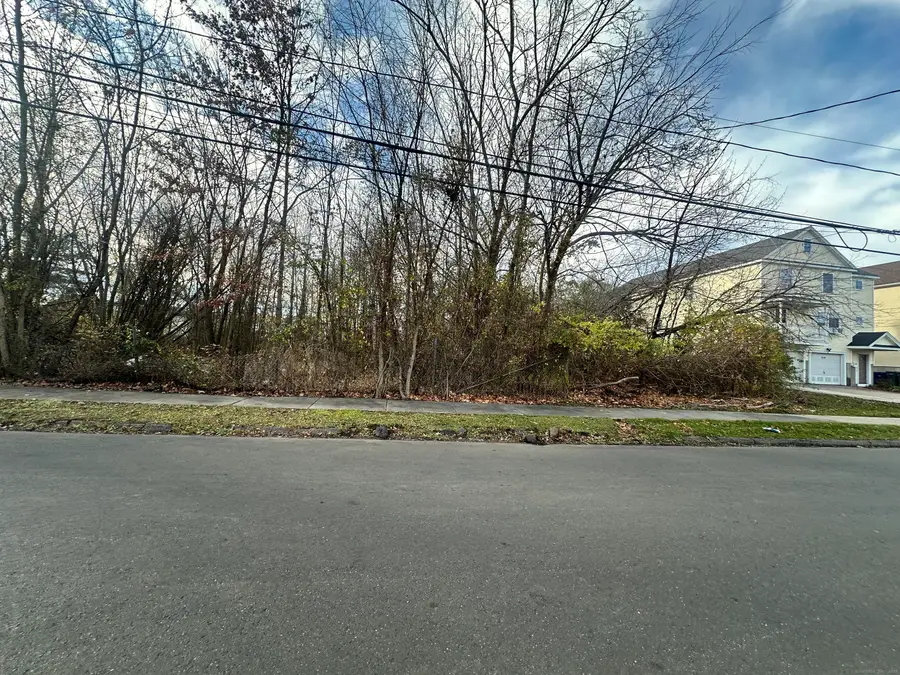 5 Brinley Avenue, Hartford, CT 06106 - Image #2