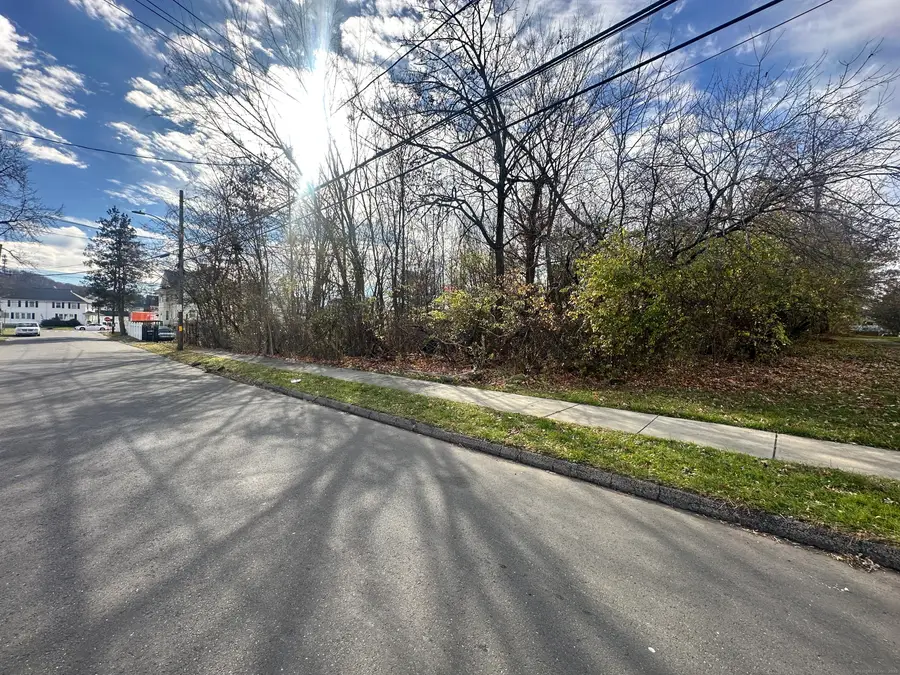 5 Brinley Avenue, Hartford, CT 06106 - Image #3