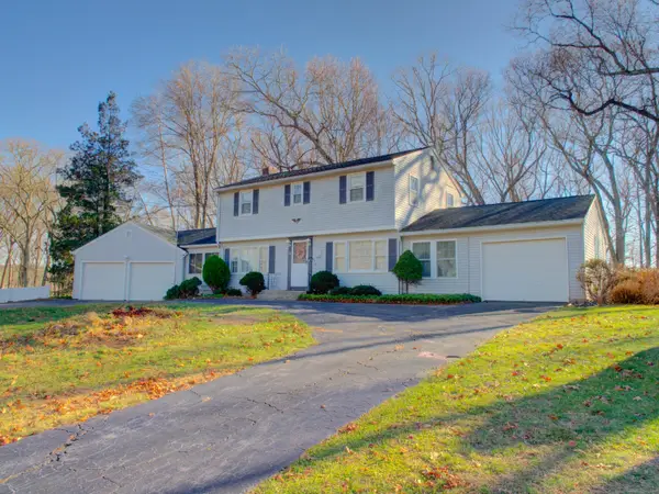 26 Pinecrest Road, North Stonington, CT 06359