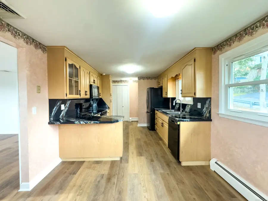 9 Rhode Island Avenue, Waterbury, CT 06704 - #3