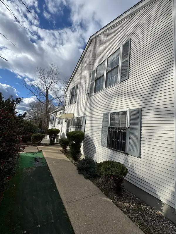 1 Long Society Road, Norwich, CT 06365