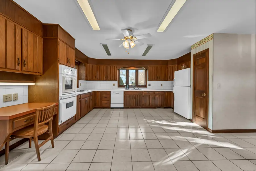 7 Carriage Lane, New Fairfield, CT 06812 - Image #2