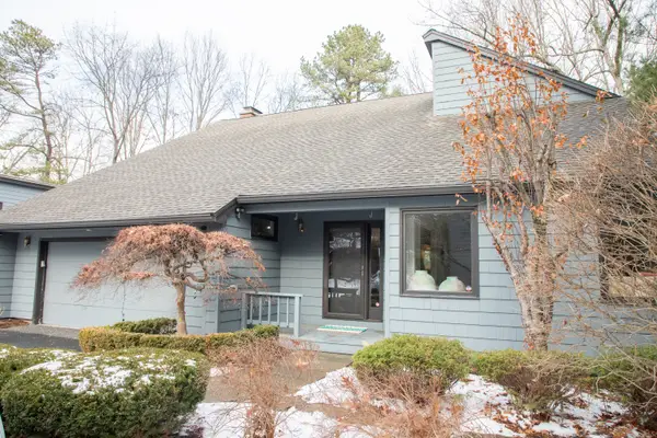 10 Ironwood Lane, West Hartford, CT 06117