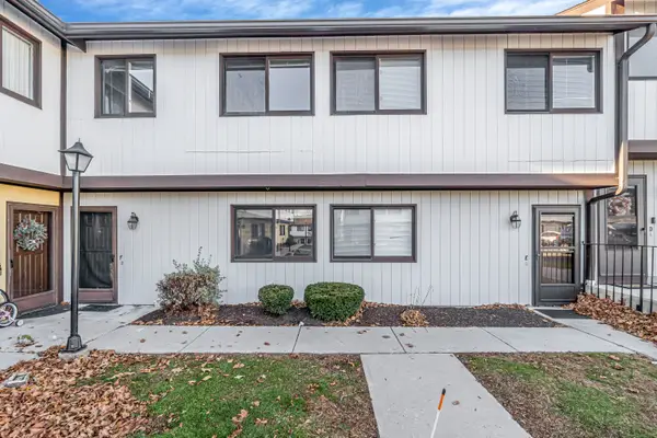 27 Crows Nest Lane #8F, Danbury, CT 06810